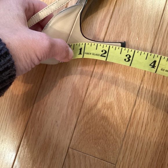 Leather nude heels, vintage, size 6 but fits bigger - Picture 8 of 13